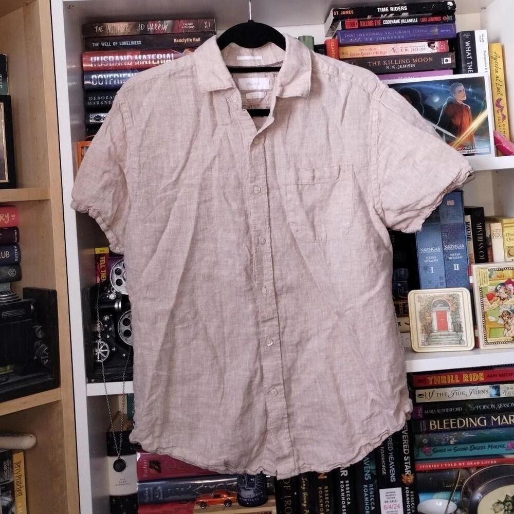 Large Porter & Ash Large beige linen casual button up shirt.